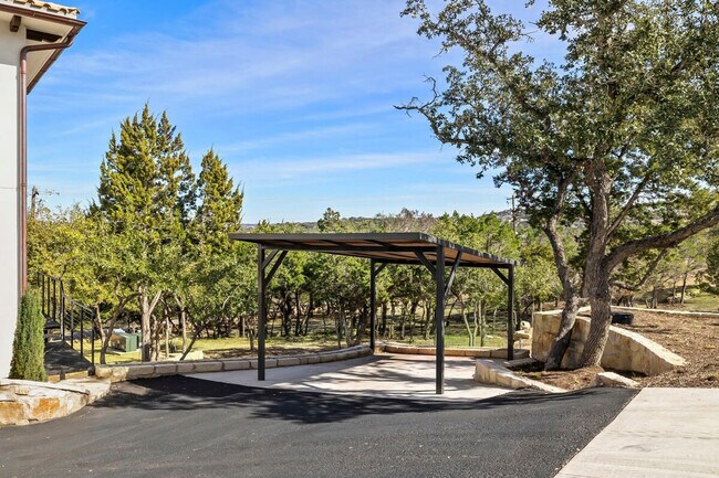 Building Photo - 2701 Bumble Bee Dr