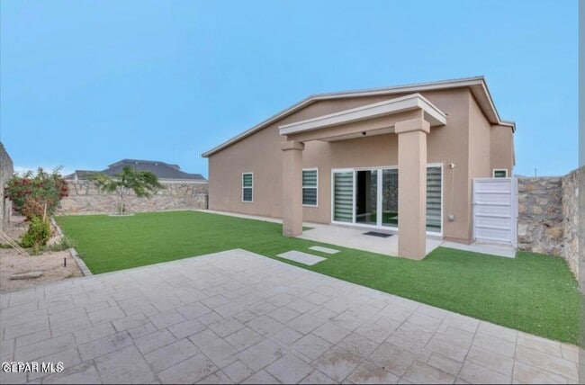 Building Photo - 13729 Lago Vista Ave
