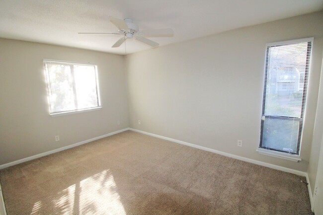 Building Photo - (Coming Soon) 2 Bedroom Condo In South Park!