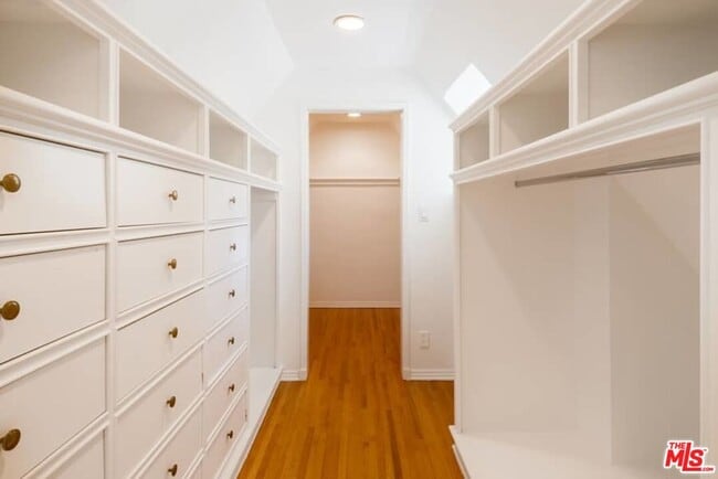 Building Photo - 1957 Mandeville Canyon Rd