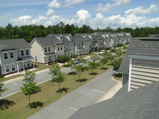Building Photo - Townhouse For Rent