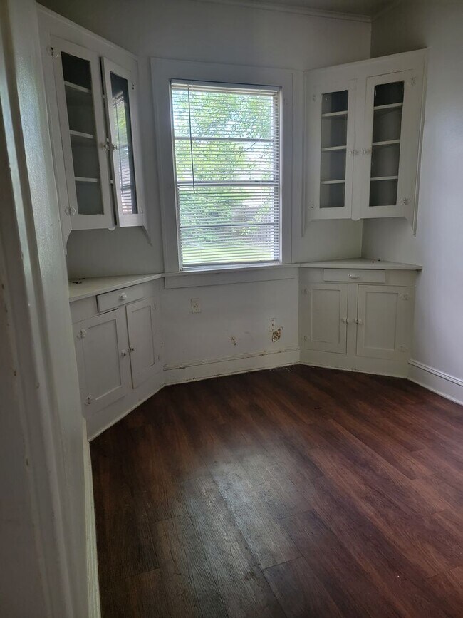 Building Photo - 3 Bedroom 1 Bathroom Highland Home