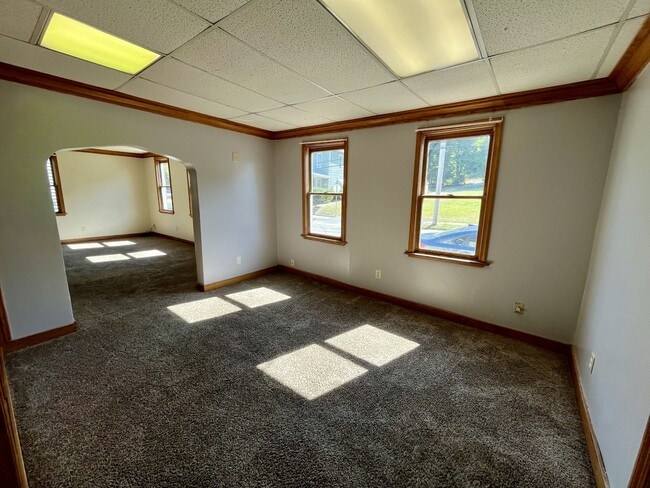 Building Photo - 411 Massillon St