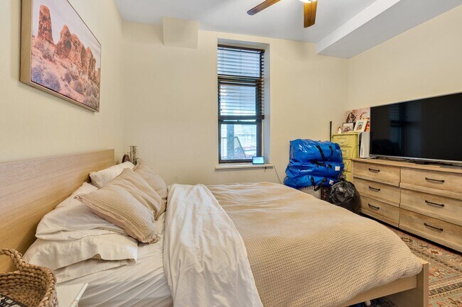 Building Photo - 1110 Clinton St