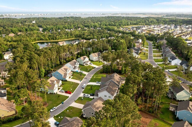 Building Photo - 507 W Red Head Cir
