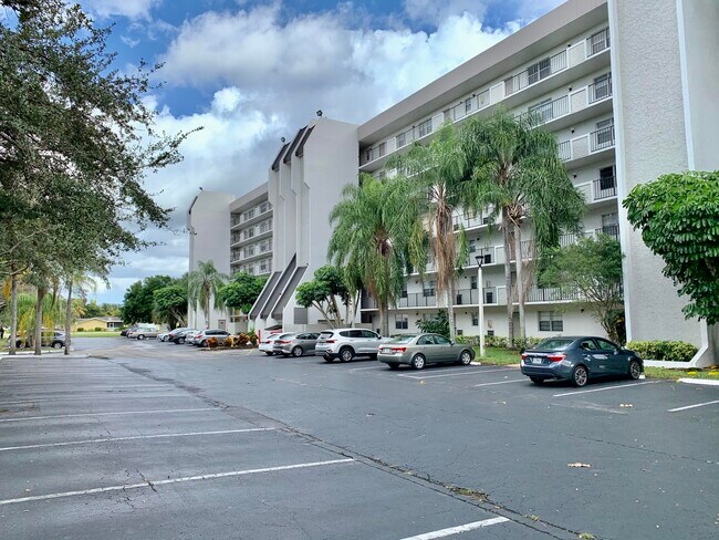 Building Photo - 3100 W Rolling Hills Cir