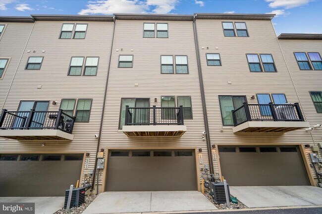 Building Photo - 2824 Lewis Ave