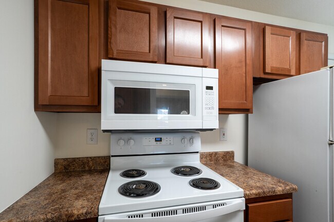 Building Photo - 2418 Northampton Dr