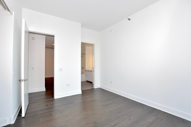 Building Photo - 60 E Randolph St