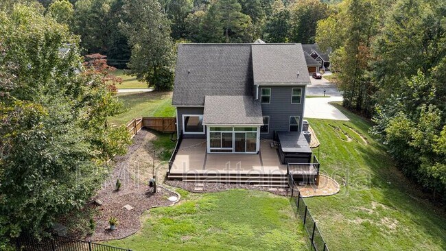 Building Photo - 8229 Pierpoint Dr