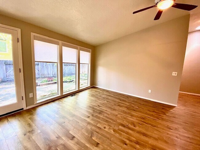 Building Photo - 4 Bedroom 2 bath Home in NW Boise