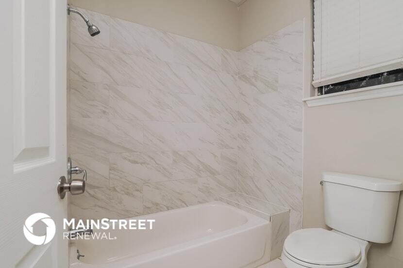 Building Photo - 6129 Hialeah St