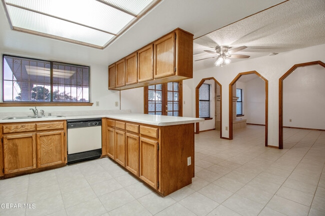 Building Photo - 11625 Cedar Crest Dr