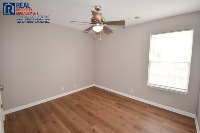 Building Photo - Adorable 3-bedroom home in Murfreesboro on a corner lot! Attached garage and washer and dryer hoo...