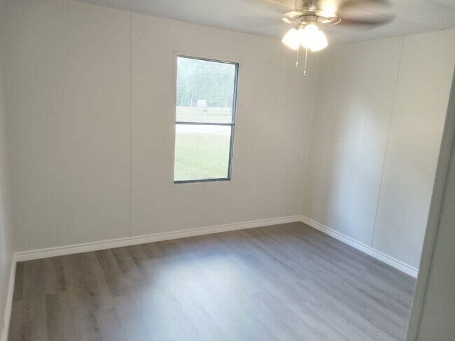 Building Photo - Cozy Roy Harris Loop mobile home