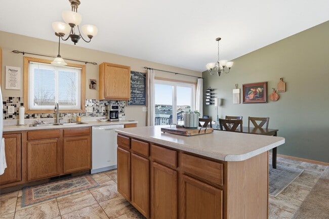 Building Photo - 4517 Three Rivers Dr