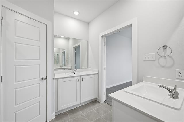 Building Photo - 4005 Sandstone Dr