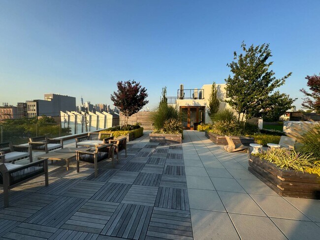 Building Photo - 189 Conover St