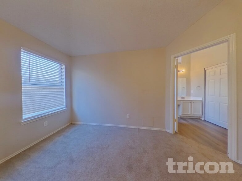 Building Photo - 5328 Waterford Dr