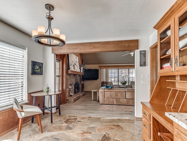 Building Photo - Fully Furnished Short Term Rental