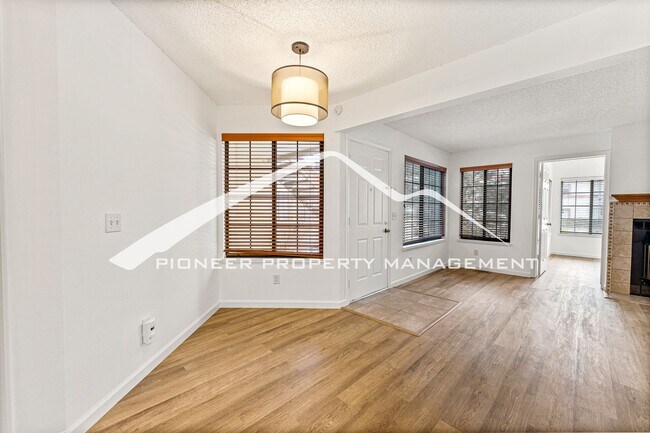 Building Photo - Gorgeous Condo with Washer/Dryer and Central AC