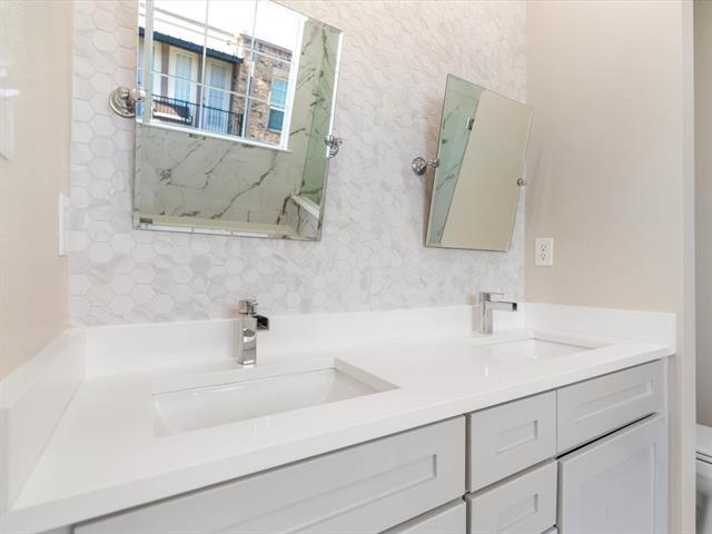 Building Photo - 1020 Texas St