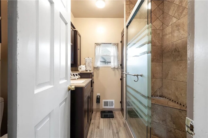 Building Photo - 310 Marsonia St