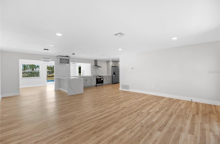 Building Photo - 6442 Fabian Rd