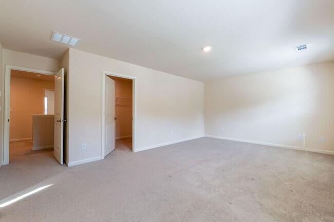 Building Photo - Spacious Family Home for Rent in Fairburn,...