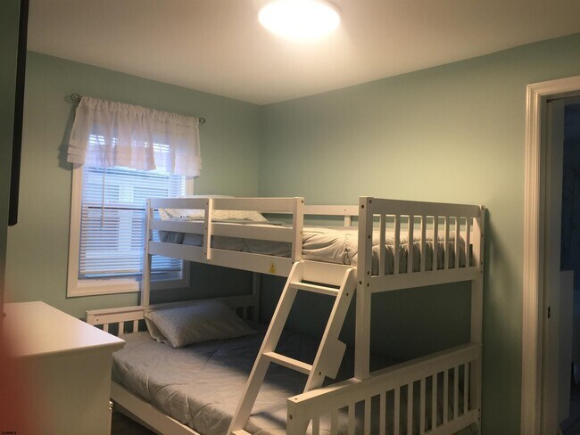 Building Photo - 205 3rd St S