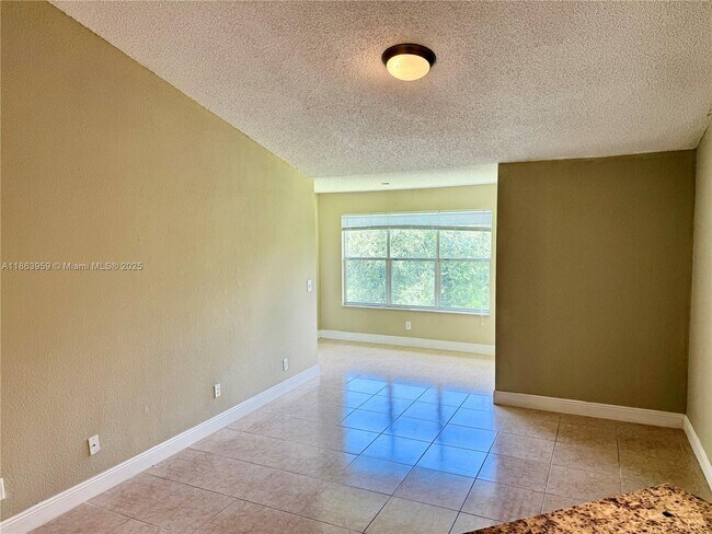 Building Photo - 595 Vista Isles Dr