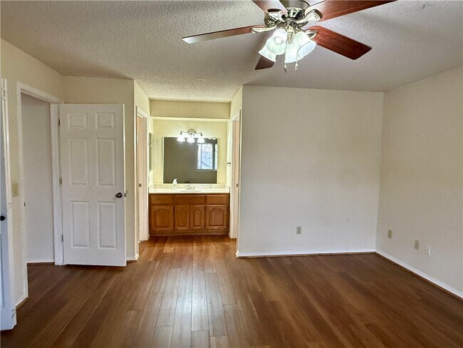 Building Photo - 9 Dunedin Dr