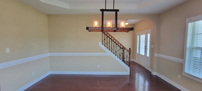 Building Photo - 4 bedroom 2.5 bathroom Home in Maidstone Park