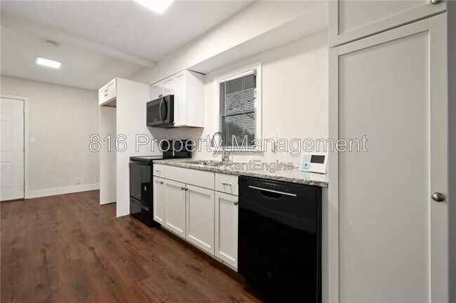 Building Photo - 2206 E 58th St
