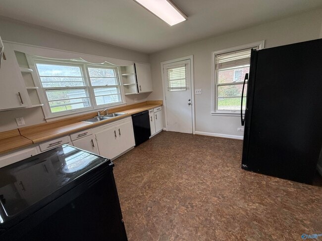 Building Photo - 804 Williams St