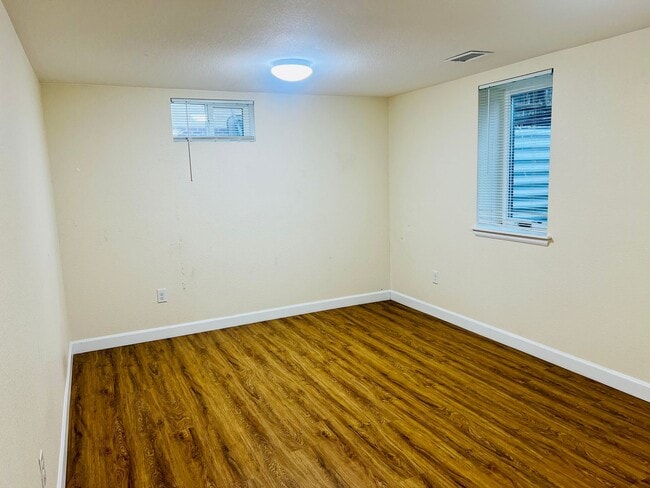 Building Photo - 3 Bed-1 Bathroom Available in Anshutz Medical Center Area - Duplex lower unit