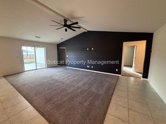 Building Photo - Large Home in Dayton with Mother In Law Quarters