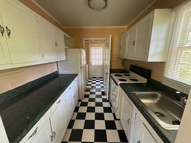 Building Photo - 607 Edmondson Ave