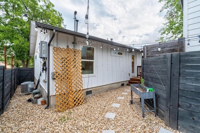 Building Photo - 3005 Kuhlman Ave