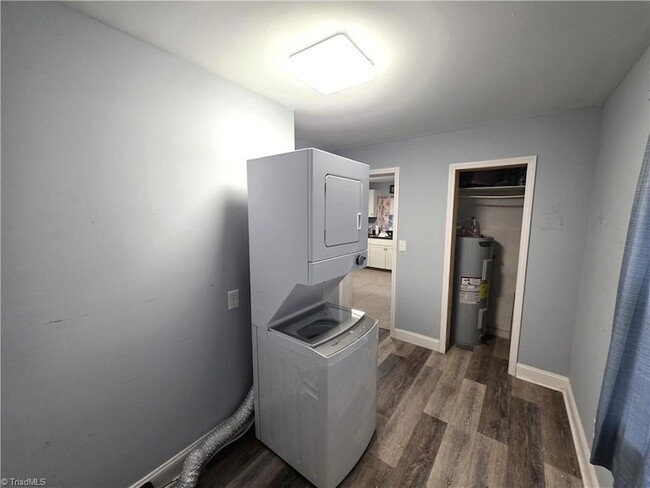 Building Photo - 902 N South St