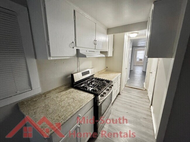 Building Photo - 1536 Brookins St