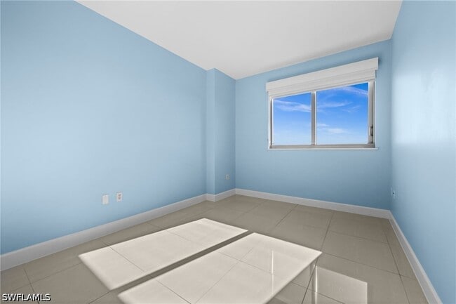 Building Photo - 3000 Oasis Grand Blvd
