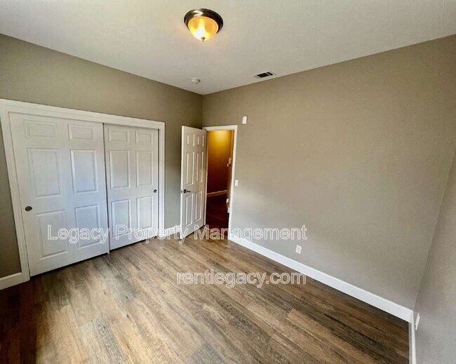 Building Photo - 1605 Paseo Flores Dr