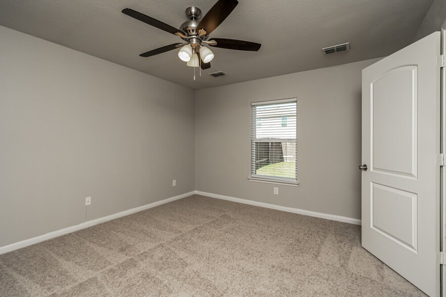 Building Photo - 157 Aaron St