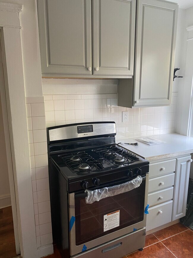 Building Photo - 110 Chauncey Ave