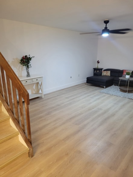 Building Photo - 570 N Tropic Ln