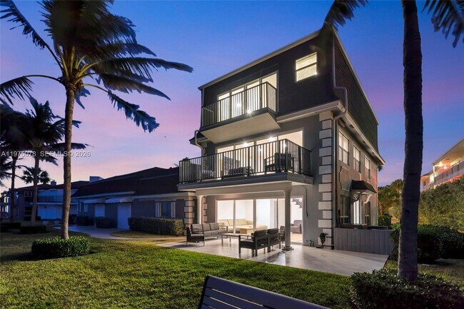 Building Photo - 1194 Hillsboro Mile Unit 1