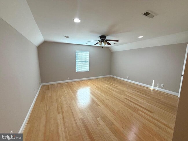 Building Photo - 728 18th St S