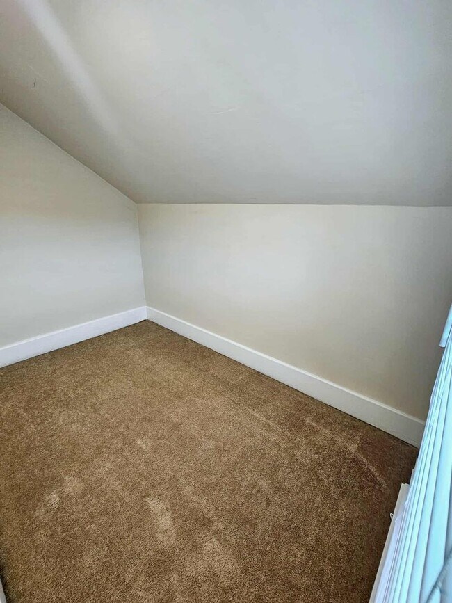 Building Photo - Charming house in desirable downtown Sumner