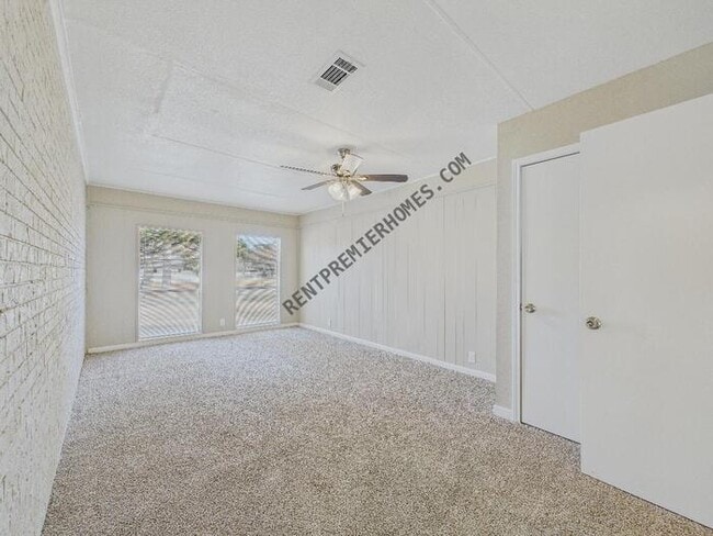 Building Photo - 1 Coral Ln